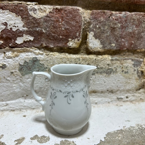 Oscar De La Renta Creamer - Picture 1 of 5